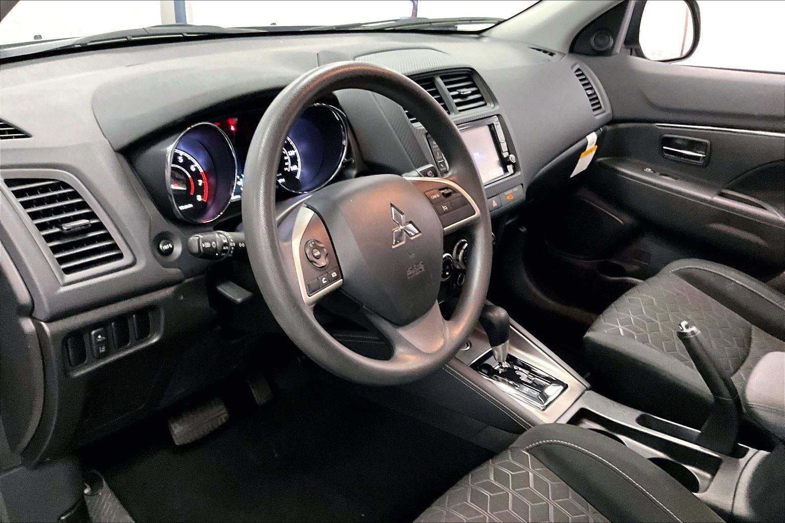 Used 2024 Mitsubishi Outlander Sport ES image 12