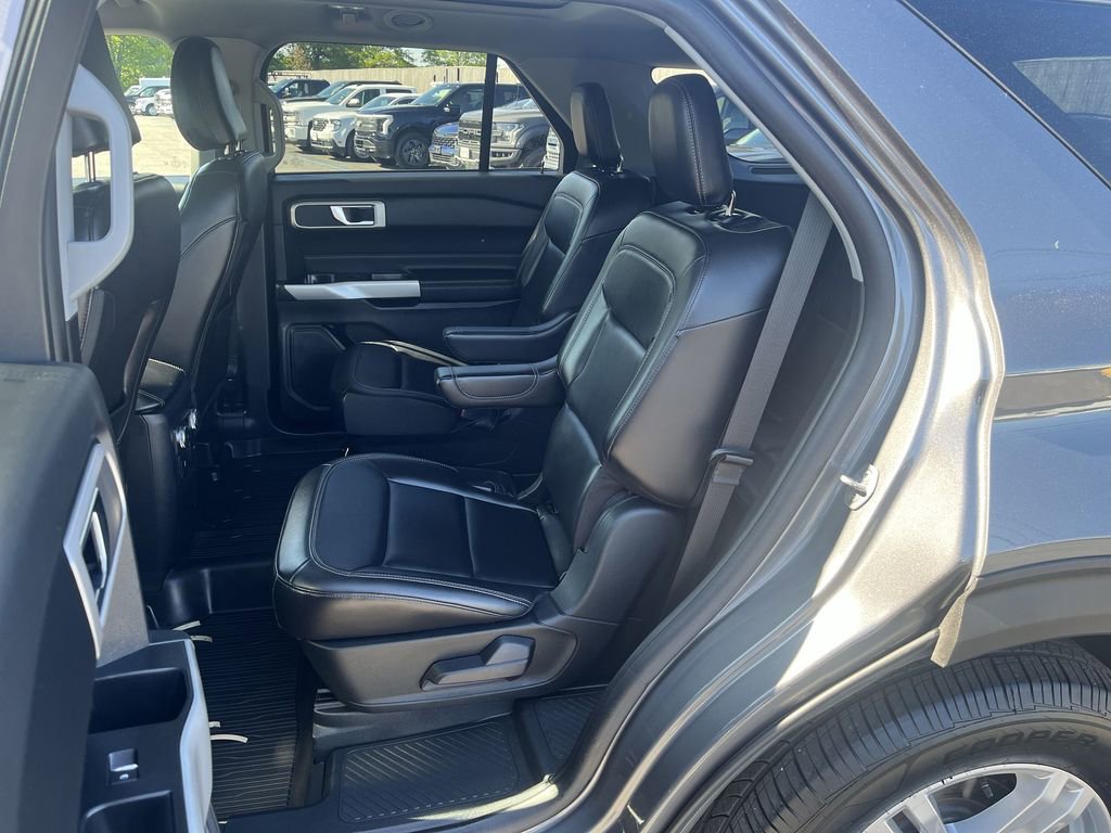 Certified 2021 Ford Explorer XLT w/ Equipment Group 202A AWD/4WD image 4