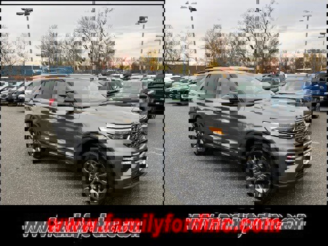 Certified 2022 Ford Explorer XLT w/ Equipment Group 202A image 5