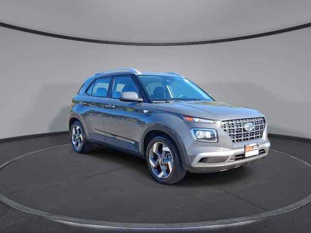 Used 2024 Hyundai Venue SEL FWD image 2