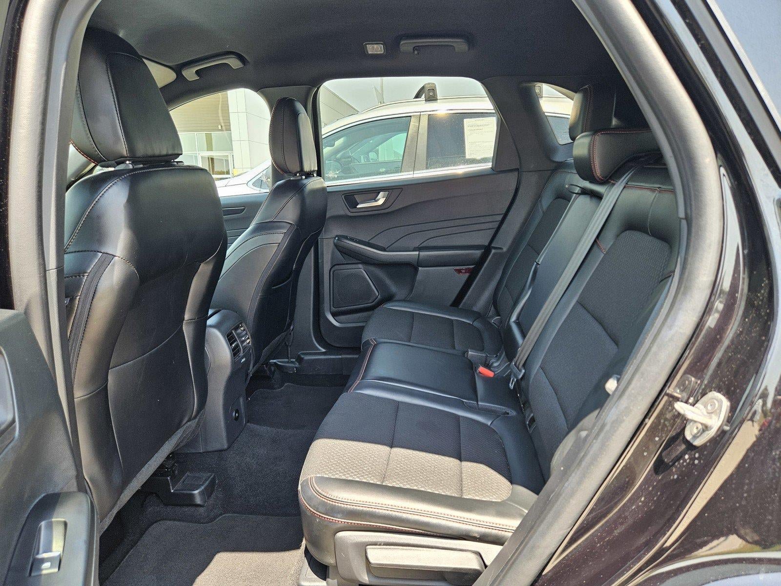 Certified 2025 Ford Escape ST-Line AWD/4WD image 9