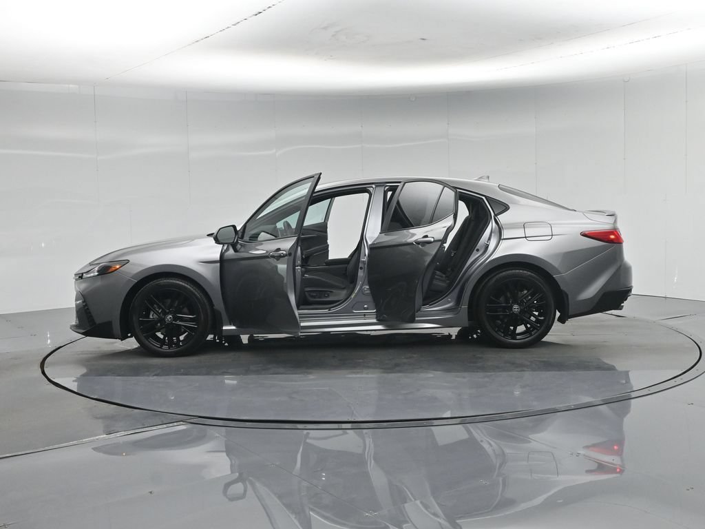 Used 2025 Toyota Camry SE FWD image 5