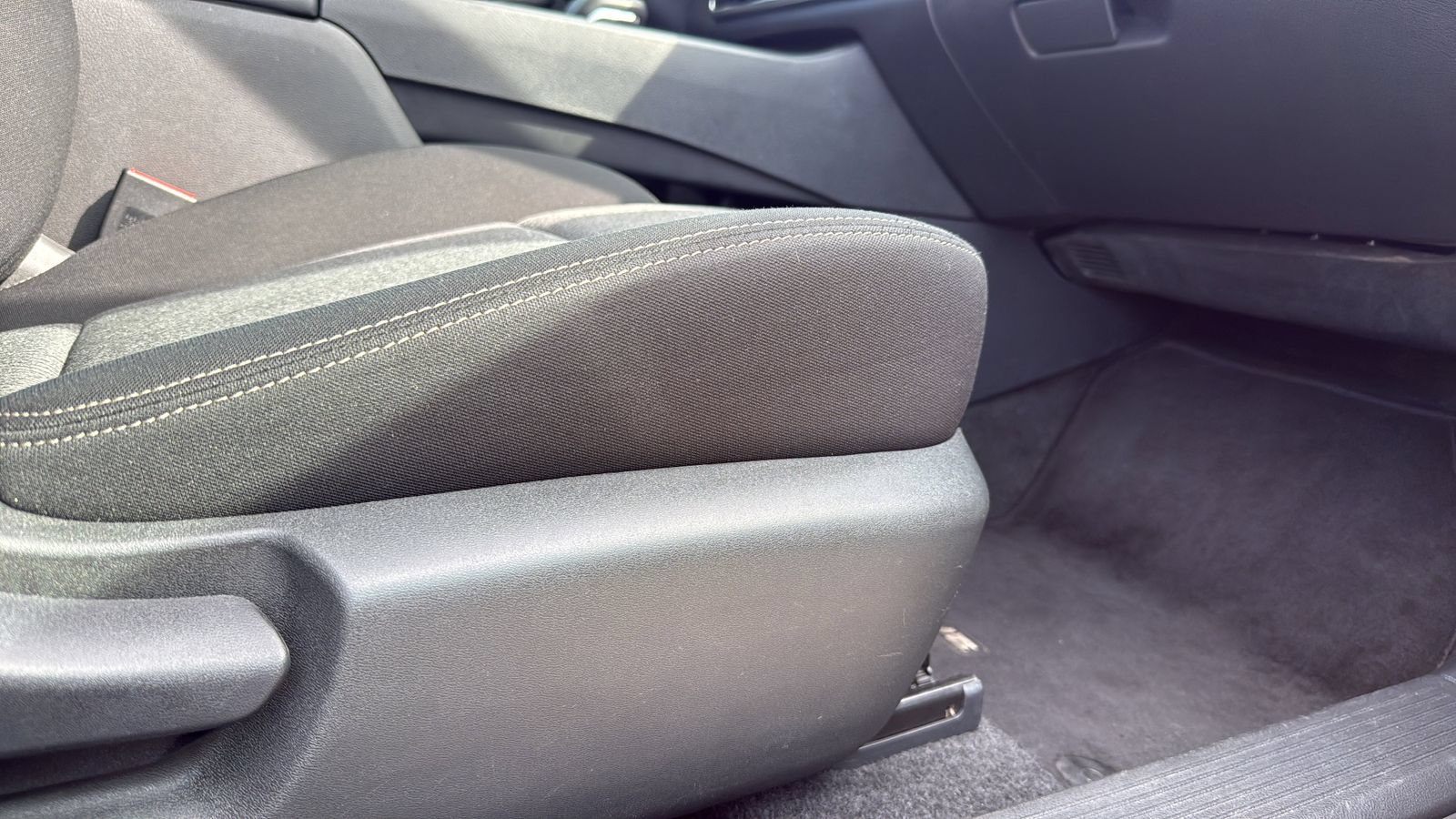 Used 2024 Nissan Rogue SV FWD image 24