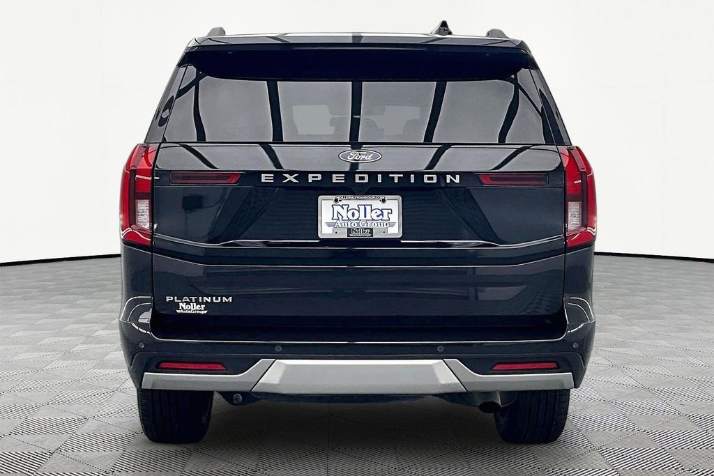 Certified 2025 Ford Expedition Platinum w/ Platinum Ultimate Package AWD/4WD image 4