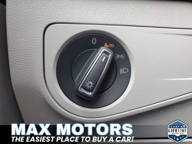 Used 2023 Volkswagen Tiguan SE image 24