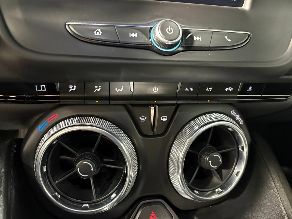 Used 2020 Chevrolet Camaro LT RWD image 18