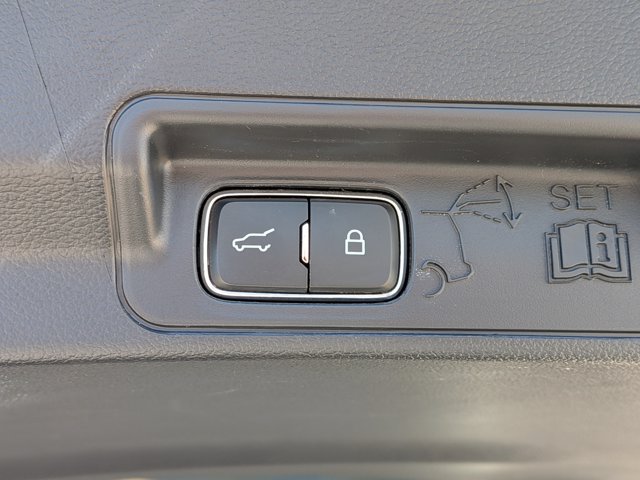 Certified 2025 Ford Explorer Active RWD image 35