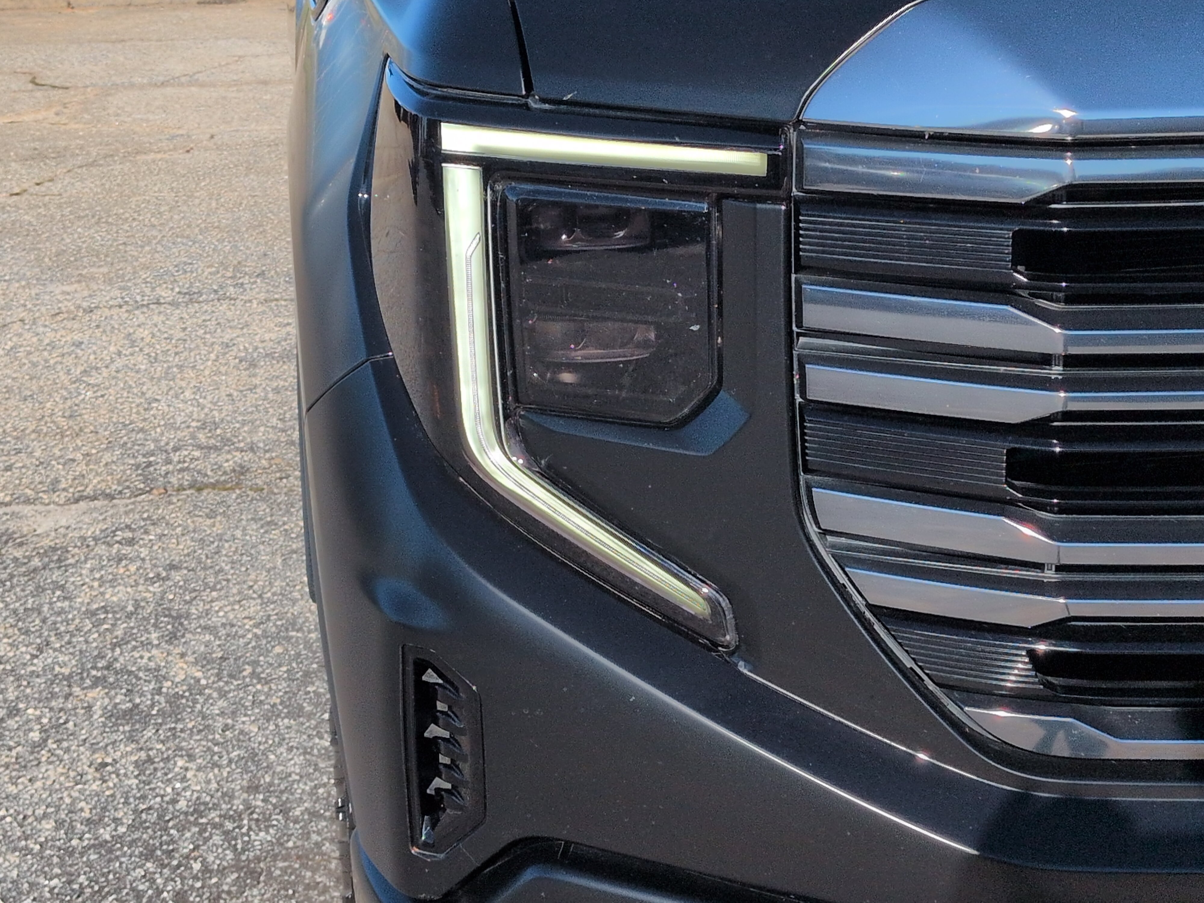 Used 2023 GMC Sierra 1500 AT4 w/ Technology Package AWD/4WD image 8