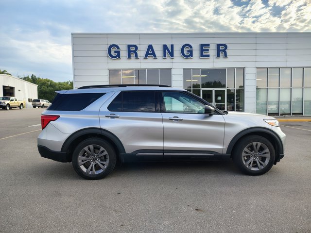 Certified 2021 Ford Explorer XLT w/ Equipment Group 202A AWD/4WD image 6