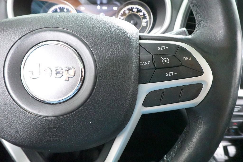 Used 2017 Jeep Cherokee Overland AWD/4WD image 15