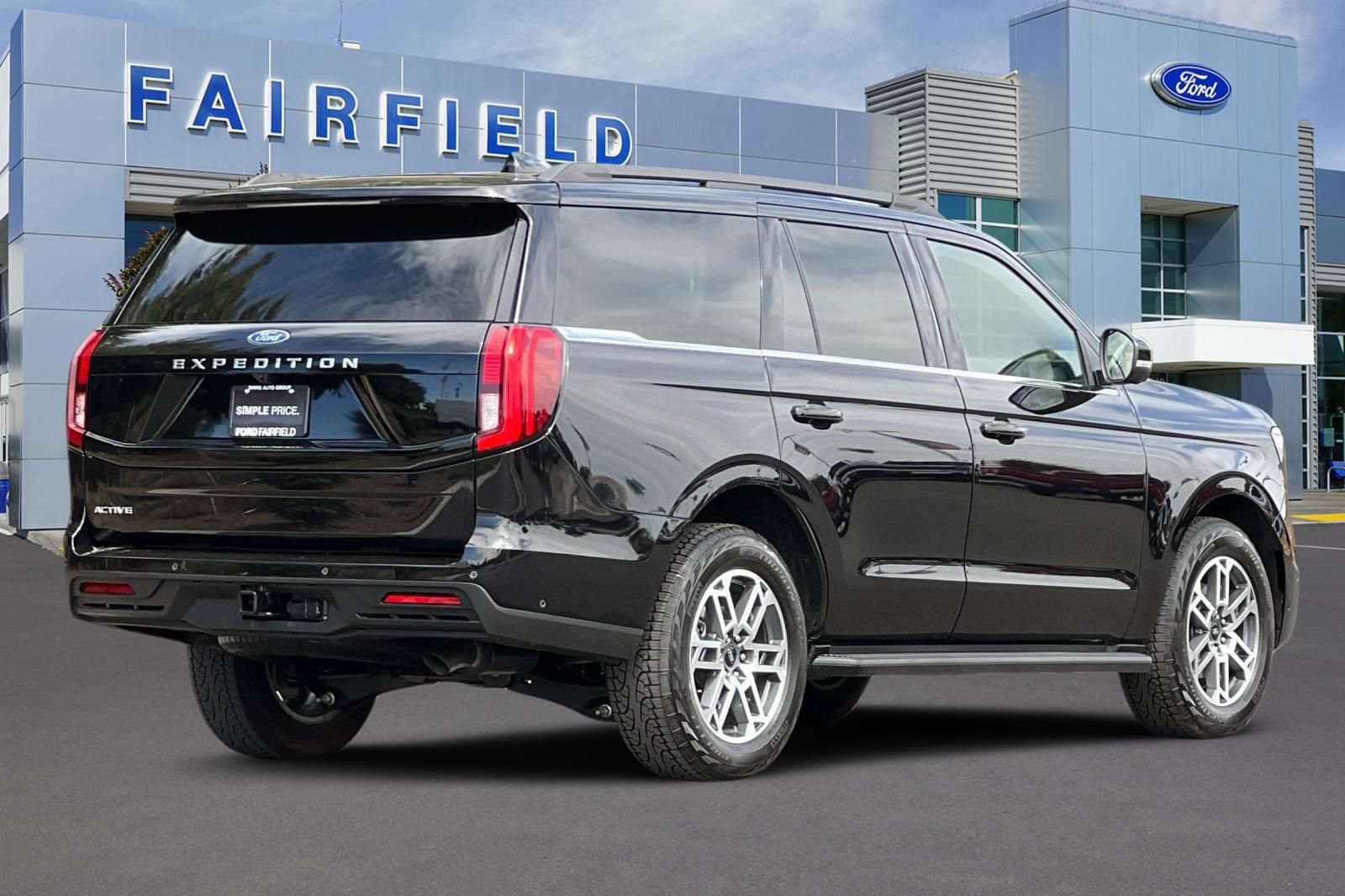 Certified 2025 Ford Expedition Active AWD/4WD image 2