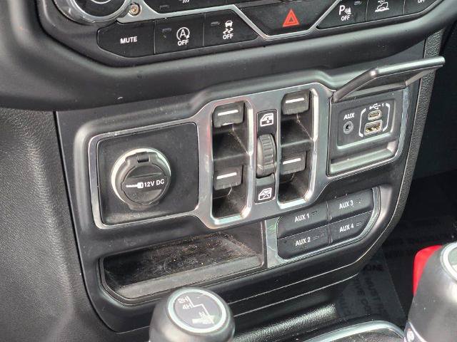 Used 2021 Jeep Wrangler Unlimited Sahara AWD/4WD image 26