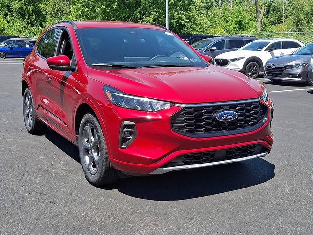 Certified 2023 Ford Escape ST-Line Select w/ Tech Pack #2 AWD/4WD image 2