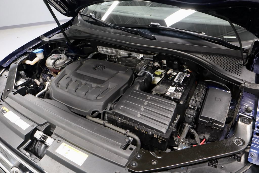 Used 2022 Volkswagen Tiguan SEL R-Line image 17