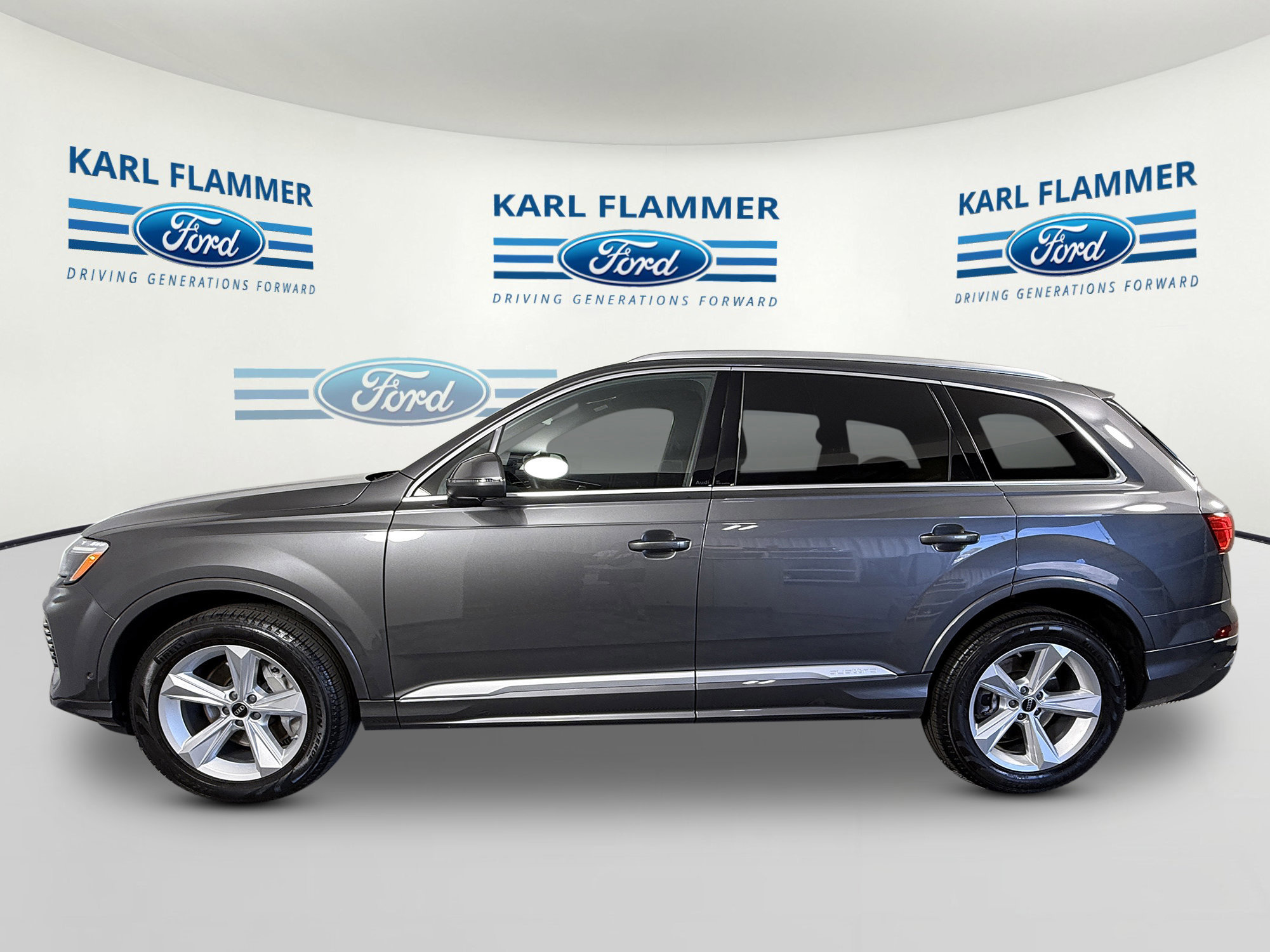 Used 2025 Audi Q7 2.0T Premium w/ Convenience Package image 4