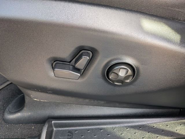 Used 2025 Chrysler Pacifica Select FWD image 13