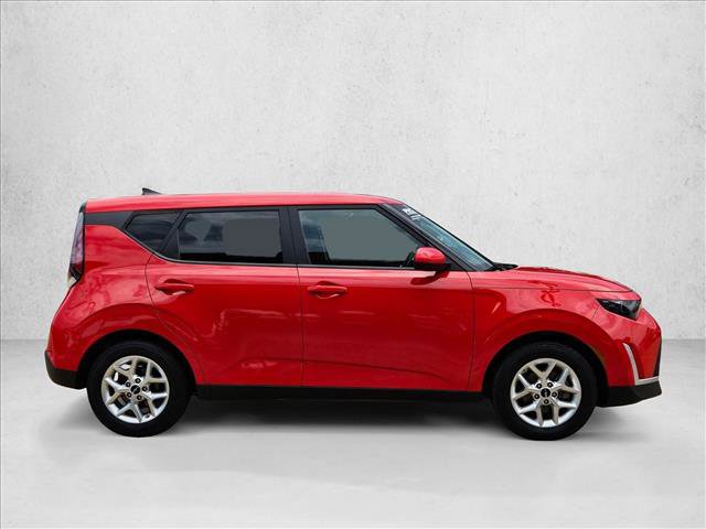 Used 2023 Kia Soul LX w/ LX Technology Package FWD image 4
