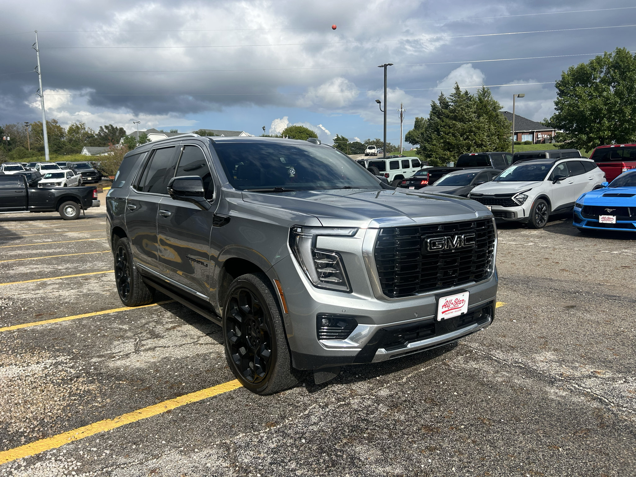 Used 2026 GMC Yukon Denali w/ Denali Reserve Package AWD/4WD image 3