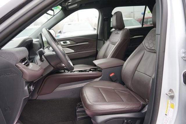 Certified 2025 Ford Explorer Platinum w/ LUX Leather Package AWD/4WD image 12