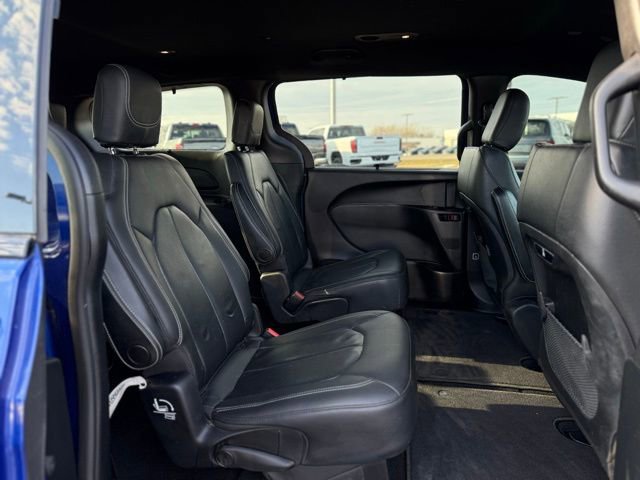 Used 2020 Chrysler Pacifica Touring-L w/ Advanced Safetytec Group image 17