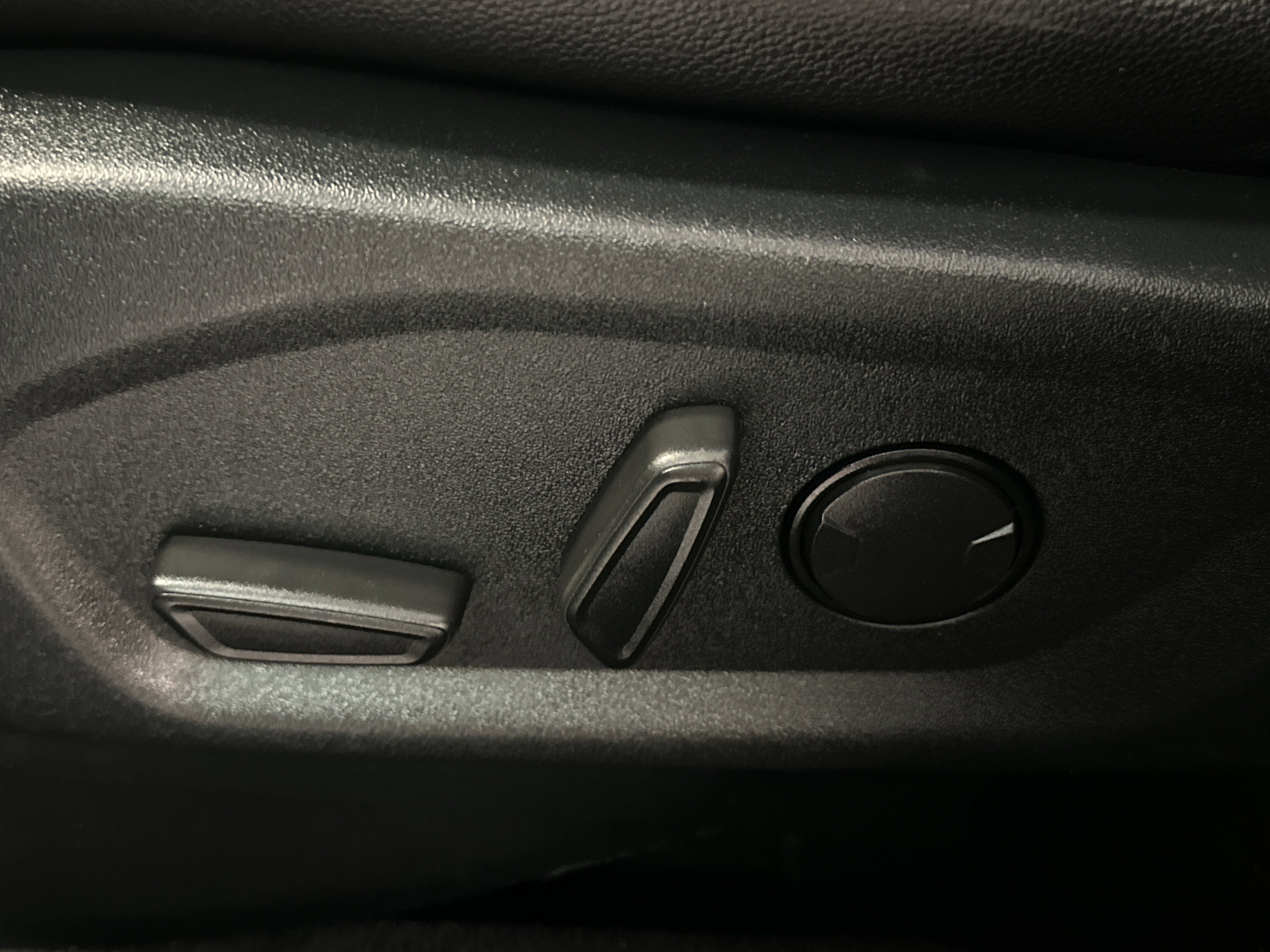 Certified 2019 Ford Explorer XLT w/ Equipment Group 202A image 24