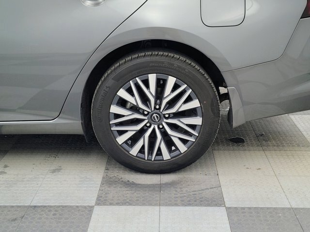 Used 2023 Nissan Altima 2.5 SV w/ SV Premium Package AWD/4WD image 16