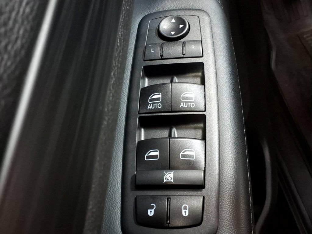 Used 2020 Jeep Grand Cherokee Altitude AWD/4WD image 16