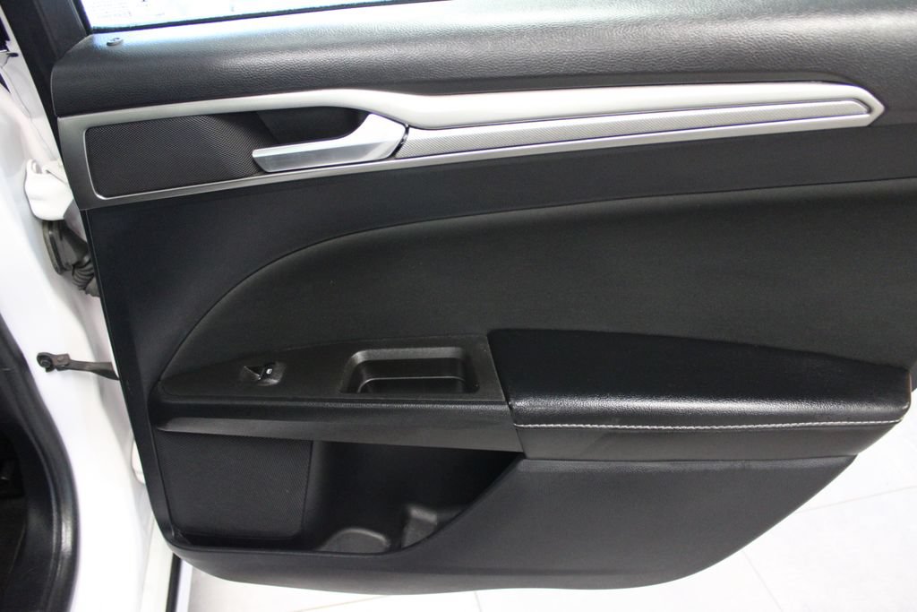 Certified 2020 Ford Fusion SE FWD image 25