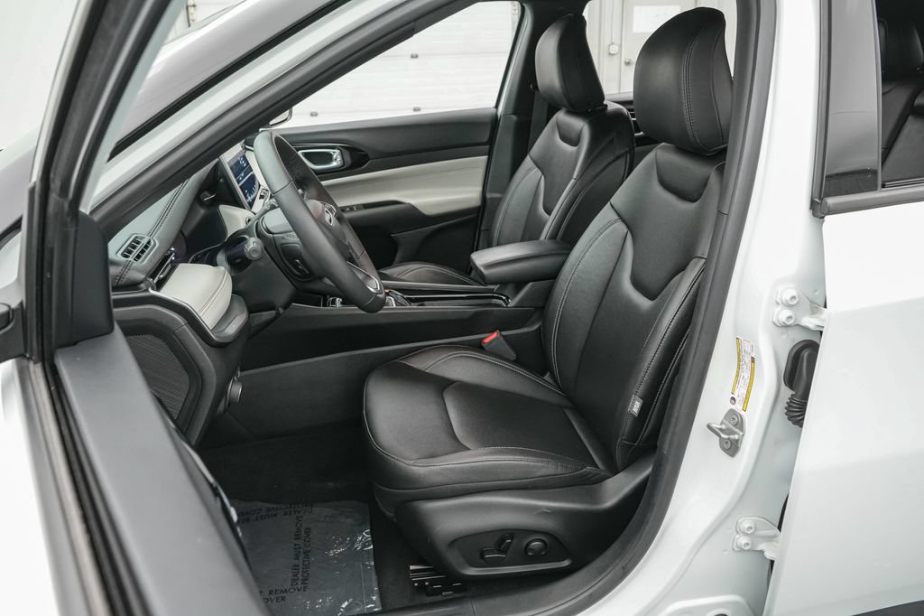 Used 2025 Jeep Compass Limited AWD/4WD image 11