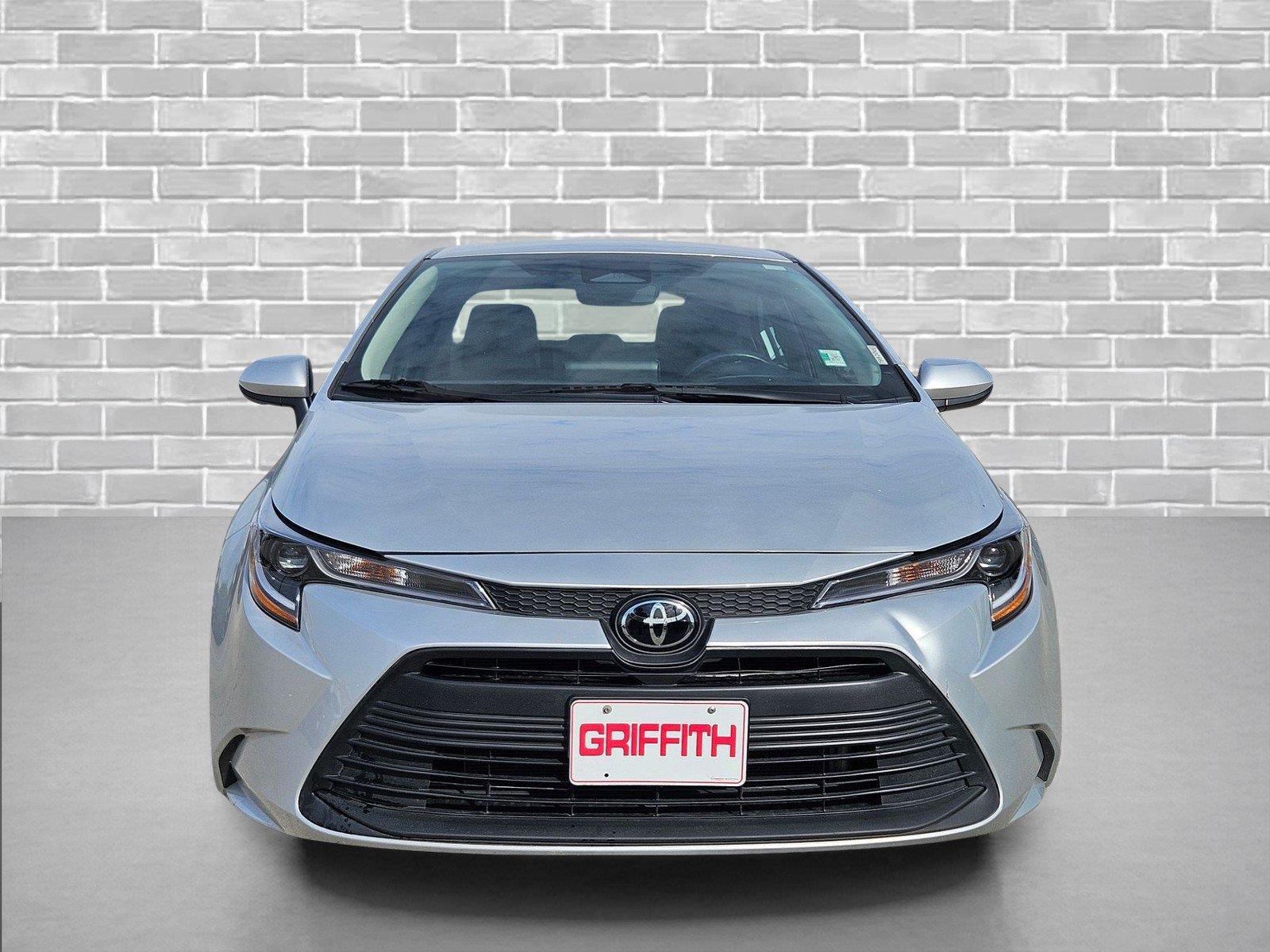 Used 2025 Toyota Corolla LE FWD image 2
