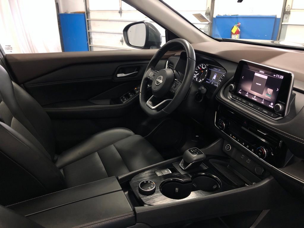 Used 2022 Nissan Rogue SV w/ SV Premium Package image 26