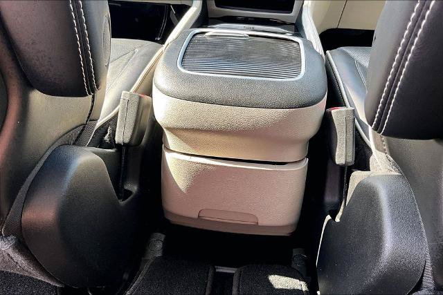 Used 2023 Chrysler Pacifica Limited FWD image 34
