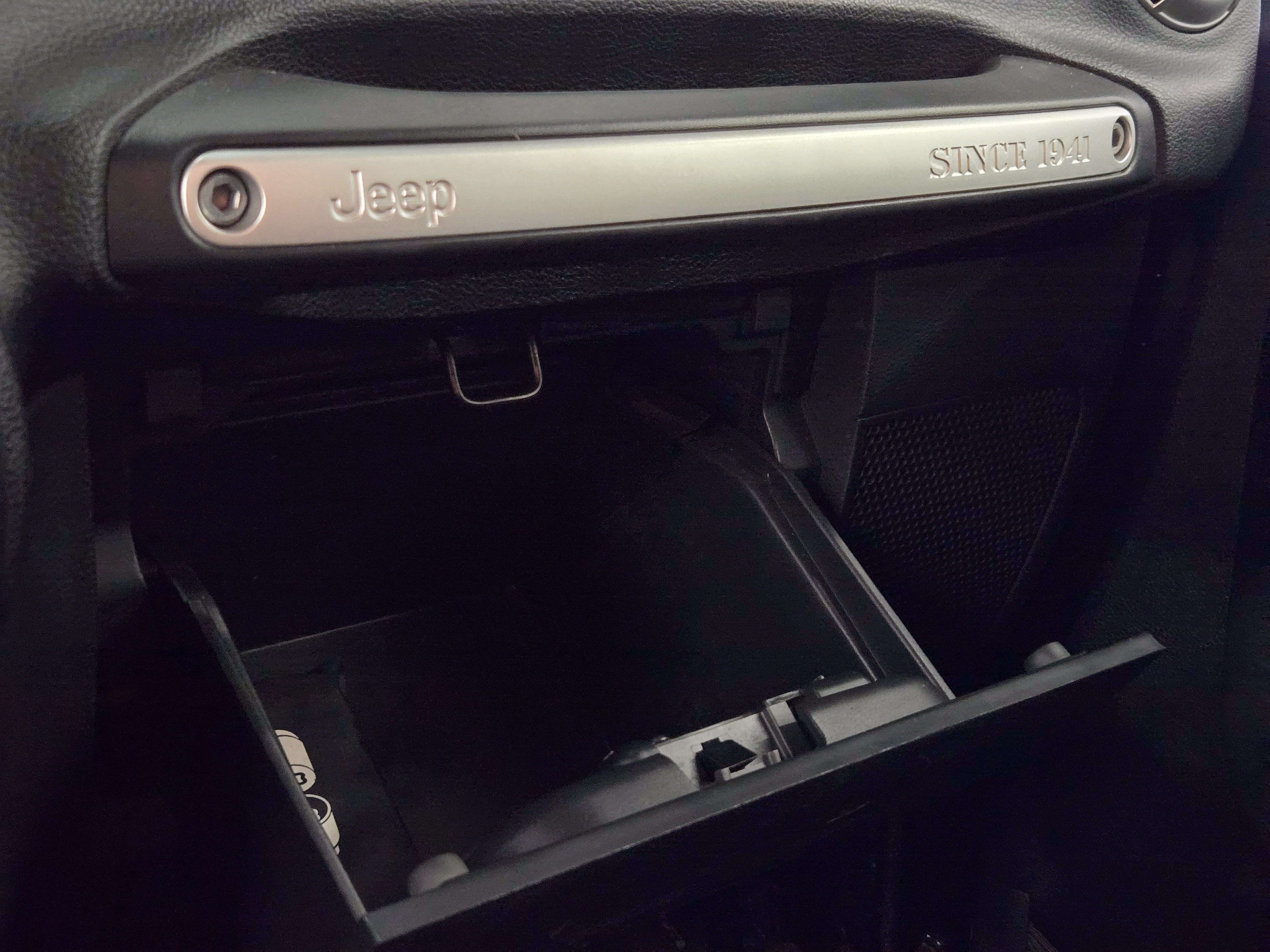Used 2017 Jeep Wrangler Unlimited Rubicon w/ Connectivity Group AWD/4WD image 23