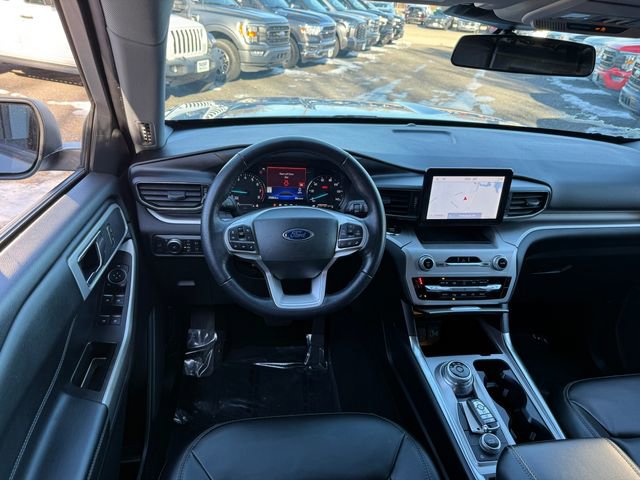 Certified 2022 Ford Explorer XLT w/ Equipment Group 202A image 4