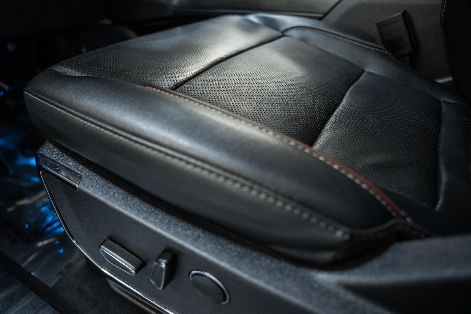 Certified 2023 Ford F150 Lariat w/ Equipment Group 502A High image 44