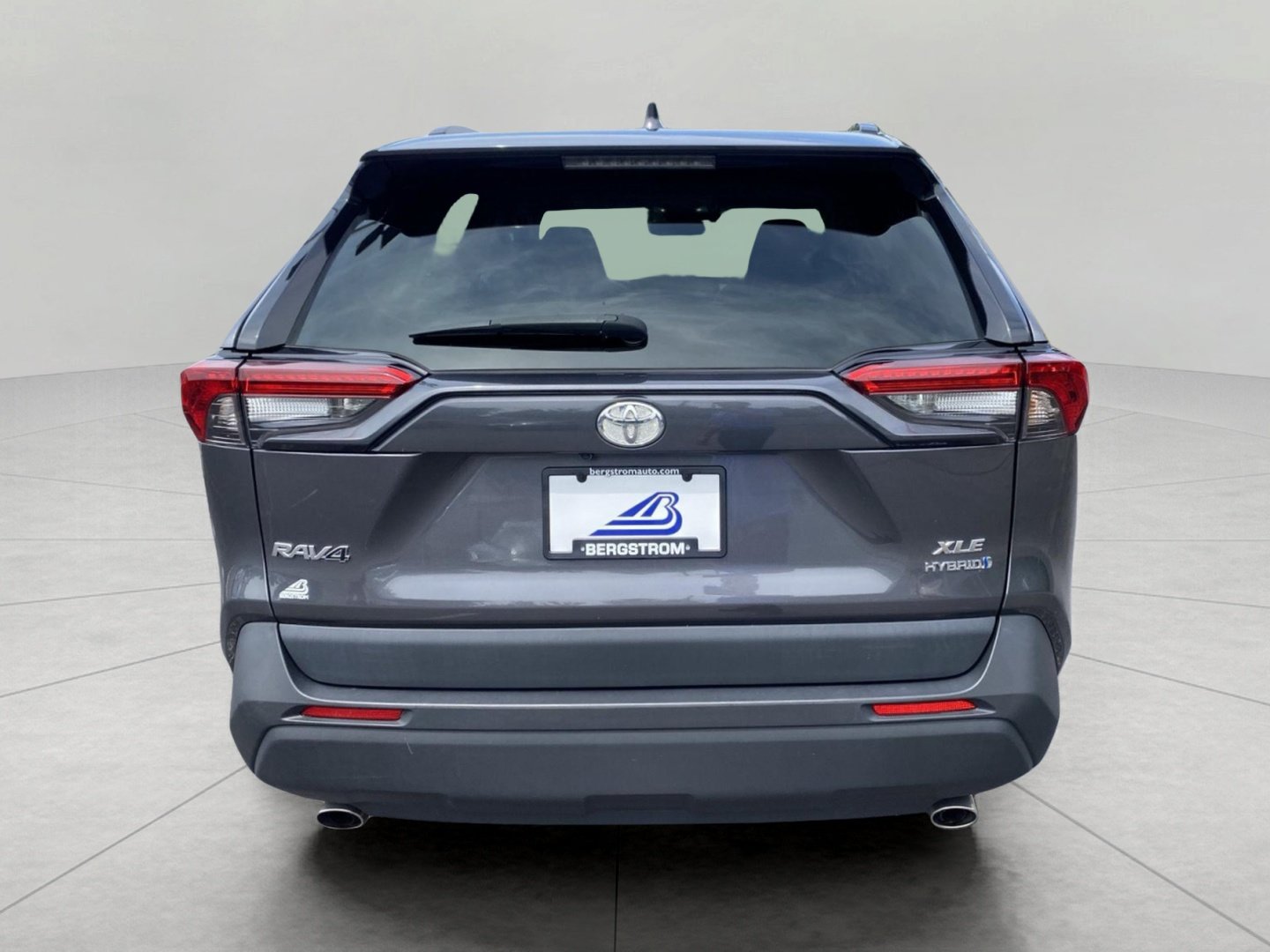 Used 2022 Toyota RAV4 XLE Premium AWD/4WD image 9