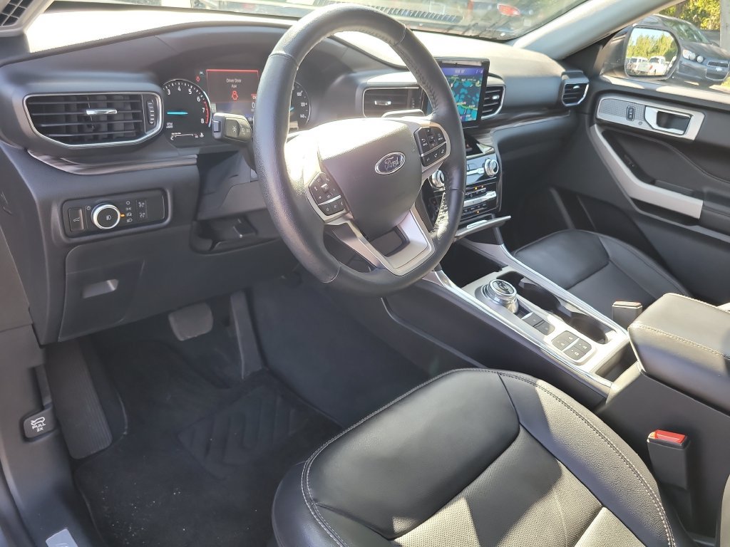 Certified 2024 Ford Explorer Limited RWD image 17