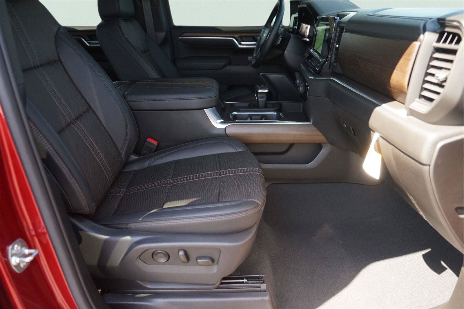 Used 2025 Chevrolet Silverado 1500 High Country AWD/4WD image 18