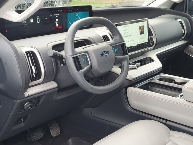 Certified 2025 Ford Expedition Active AWD/4WD image 8