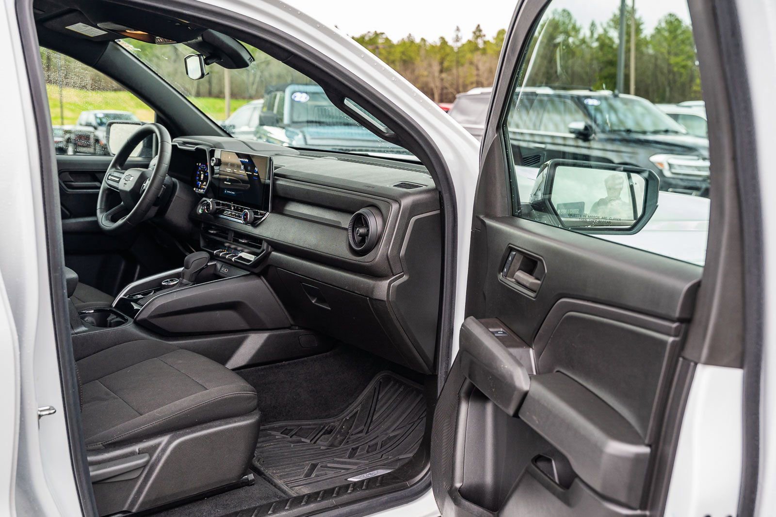 Used 2024 Chevrolet Colorado Trail Boss w/ Technology Package image 13