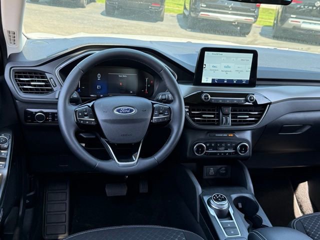 Certified 2025 Ford Escape Active w/ Cold Weather Package AWD/4WD image 5