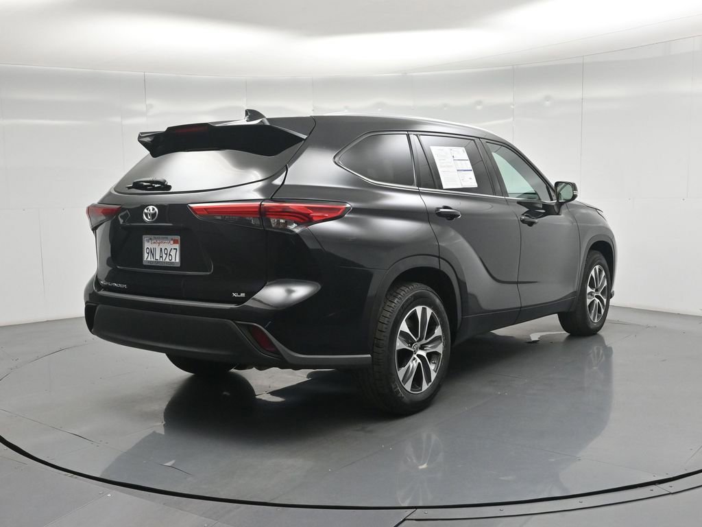 Used 2022 Toyota Highlander XLE FWD image 30