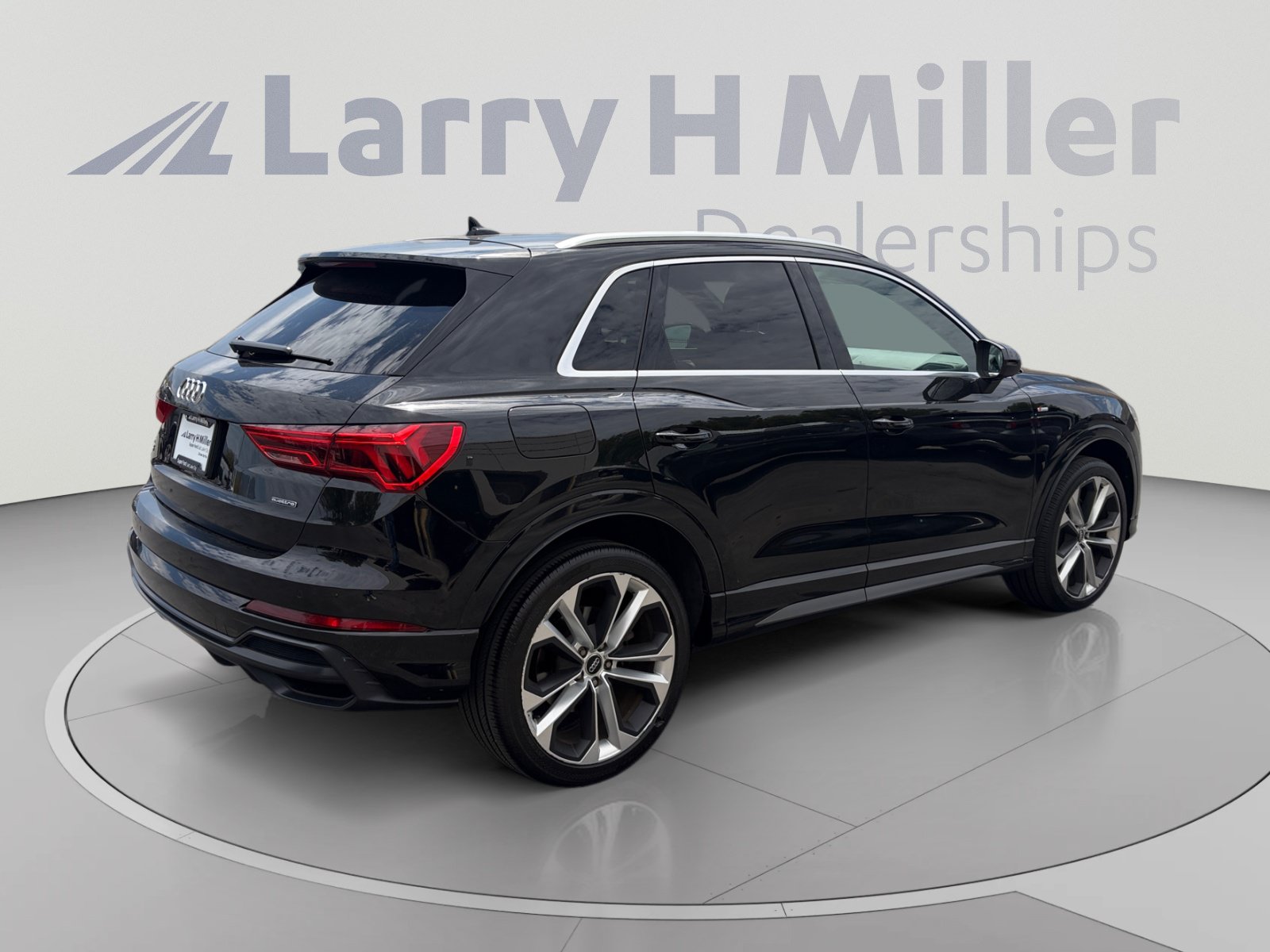 Used 2020 Audi Q3 2.0T Premium Plus w/ Premium Plus Package AWD/4WD image 5