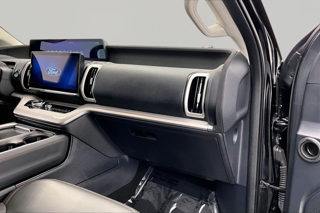 Certified 2025 Ford Expedition Active AWD/4WD image 17
