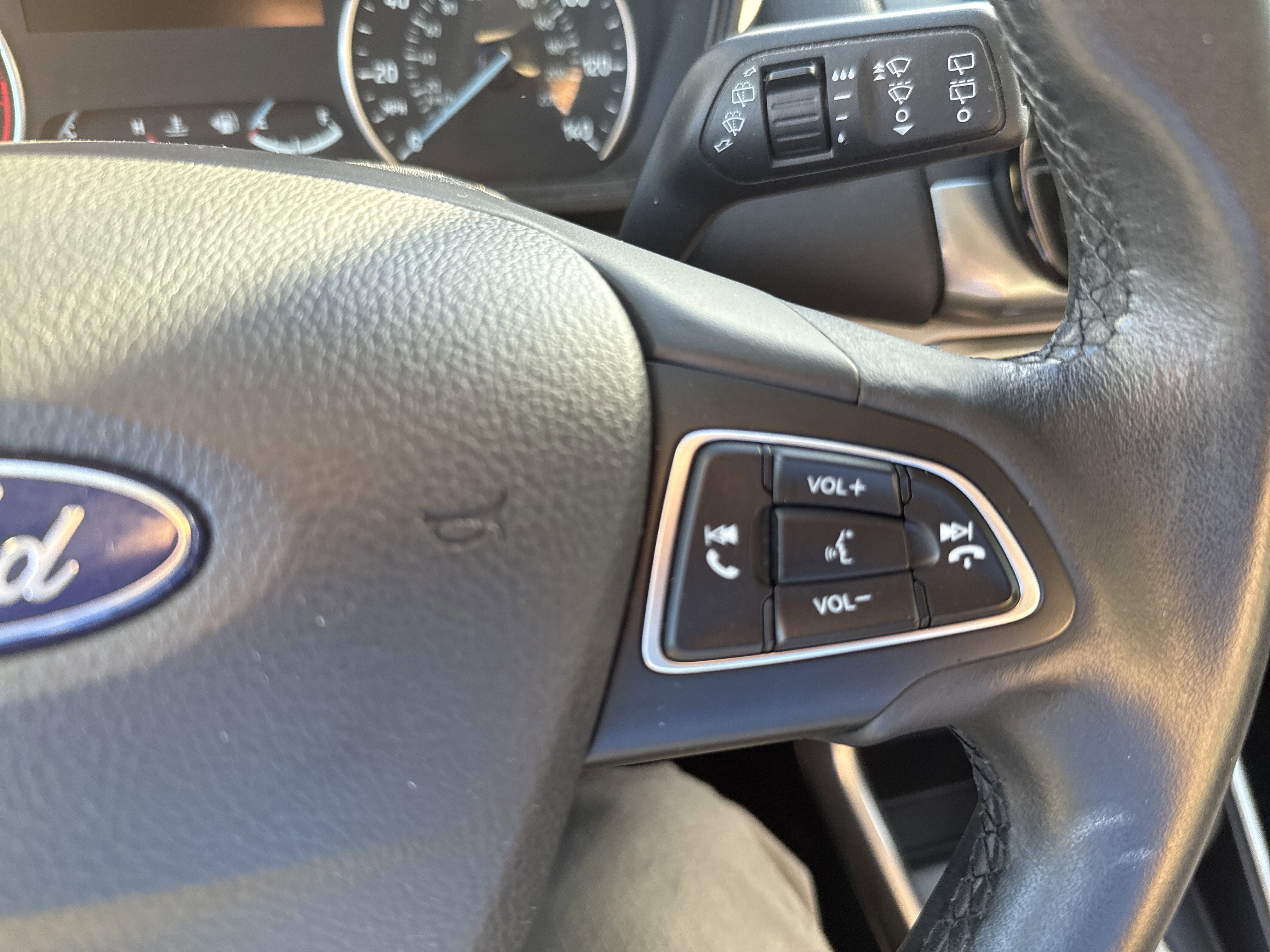 Certified 2018 Ford EcoSport SE w/ SE Cold Weather Package image 18