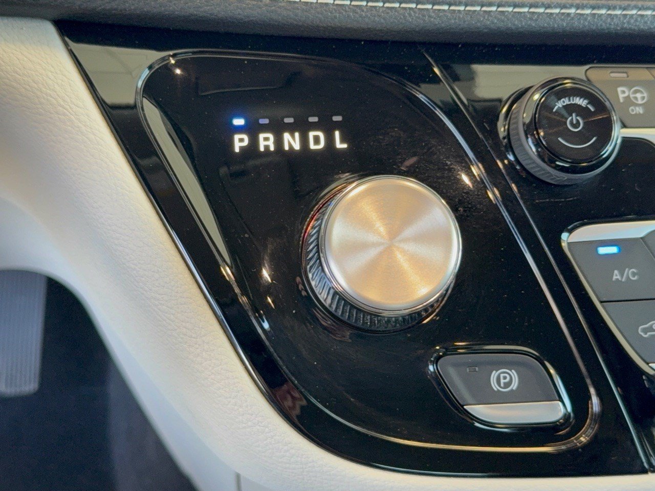 Used 2023 Chrysler Pacifica Touring-L FWD image 21