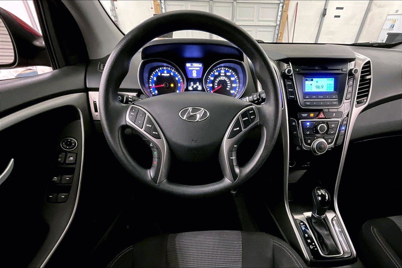 Used 2017 Hyundai Elantra GT image 7