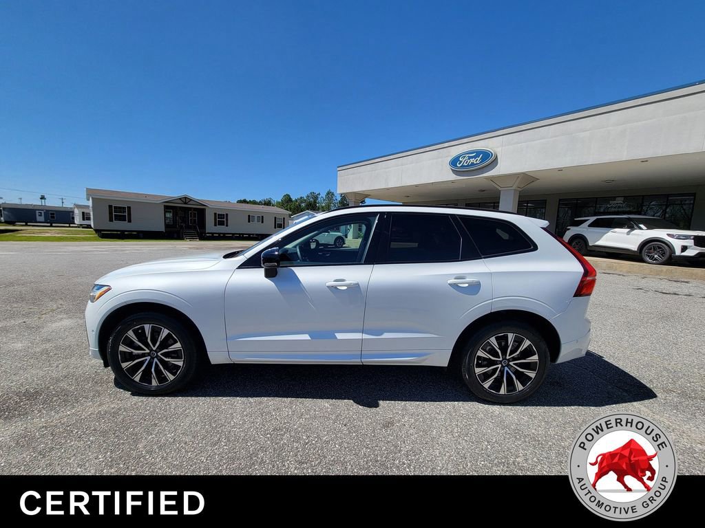 Used 2024 Volvo XC60 B5 Plus AWD/4WD image 3
