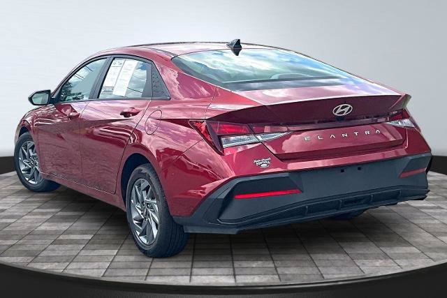 Used 2024 Hyundai Elantra SEL FWD image 2