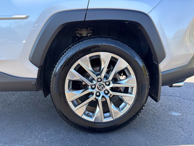 Used 2019 Toyota RAV4 XLE Premium FWD image 32
